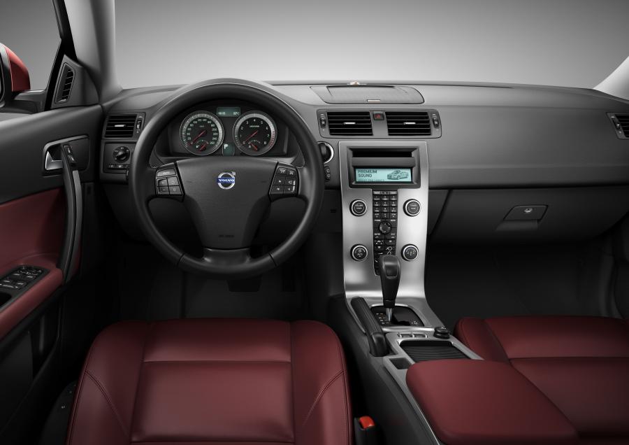  Volvo C70 2010 года  (фото 36 из 51)